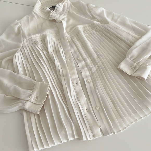Banana Republic Tops - Banana Republic Creamy White Pleated Chiffon Blouse